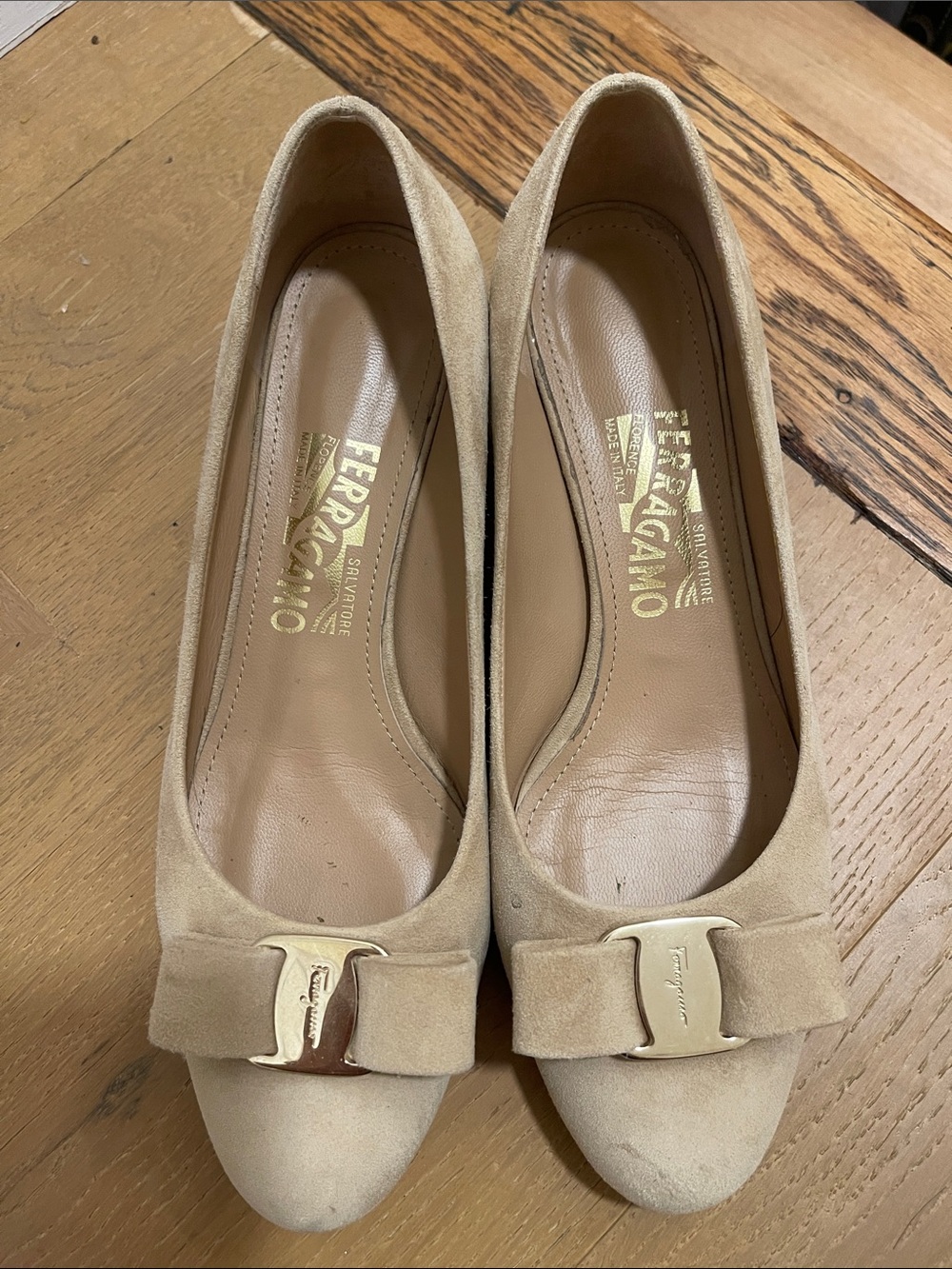 Salvatore Ferragamo Vara Suede Pumps – Beige/Nude – Made in Italy